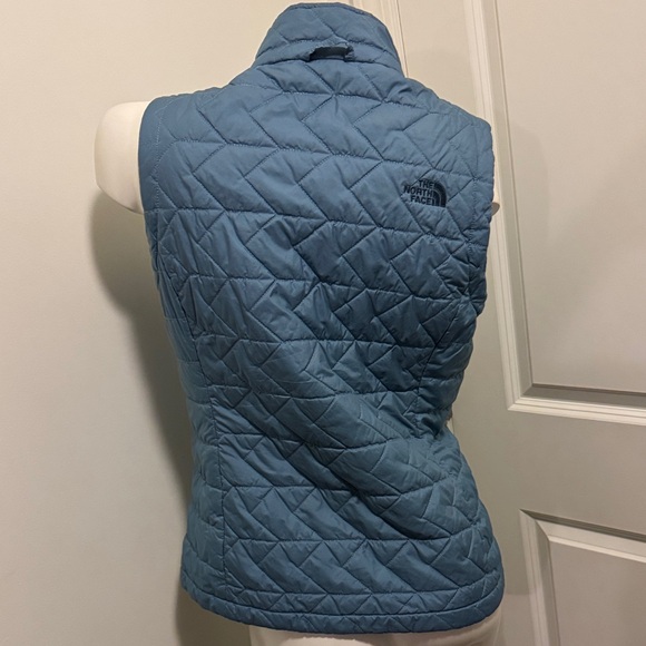 The North Face Women's Quilted Blue Vest - Picture 6 of 8